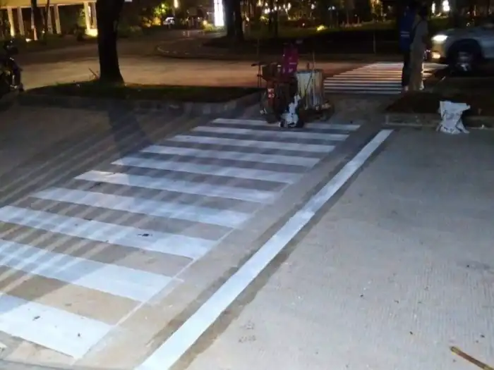 Cat Marka Jalan